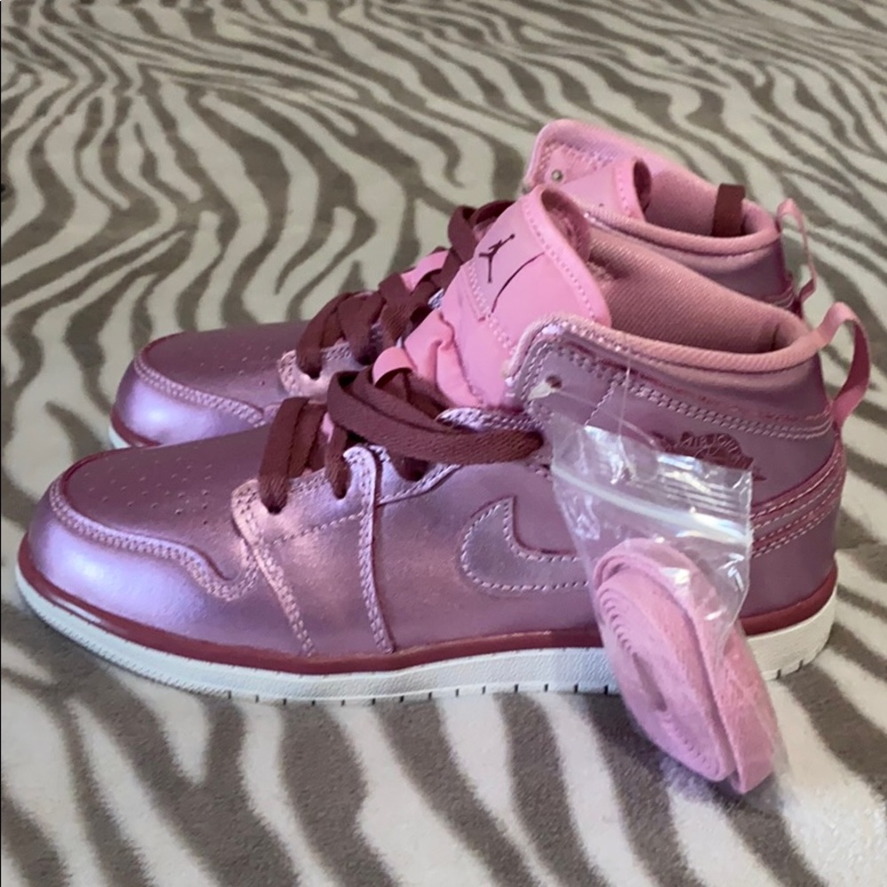 Air Jordan 1 Mid SE “Pink Rose” kids